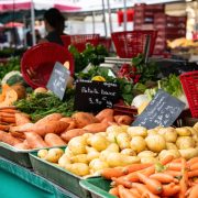 © Saturday market in Vienne - <em>InstapadesStudio</em>