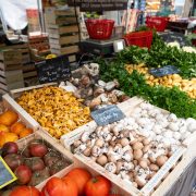 © Saturday market in Vienne - <em>InstapadesStudio</em>