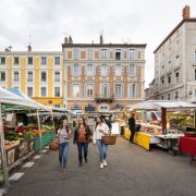 © Saturday market in Vienne - <em>InstapadesStudio</em>