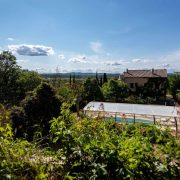 © Le chêne - Village de gîtes Le Serre de Pierre - <em>Gîtes de France</em>