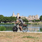 © EV17 - ViaRhôna stage 18 - Caderousse > Avignon - <em>France Vélo Tourisme</em>