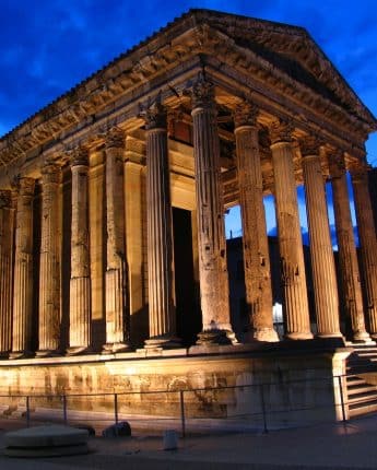 Le temple de Vienne de nuit